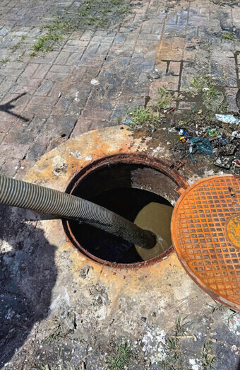 https://plumberkarrinyup.com.au/uploads/2025/06/blocked-drains-256136.jpg